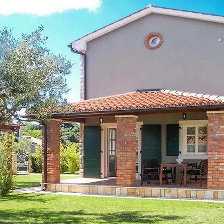 Nika Будинок відпочинку