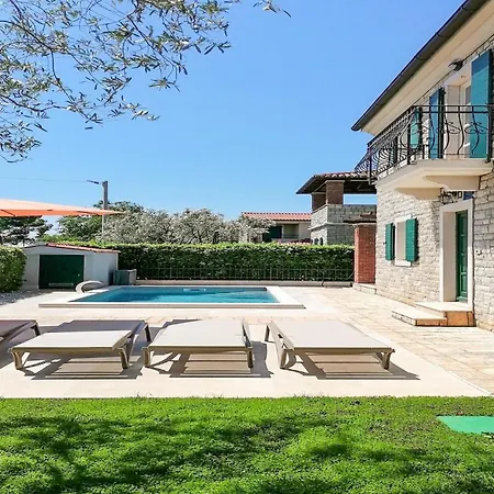 Nika Будинок відпочинку