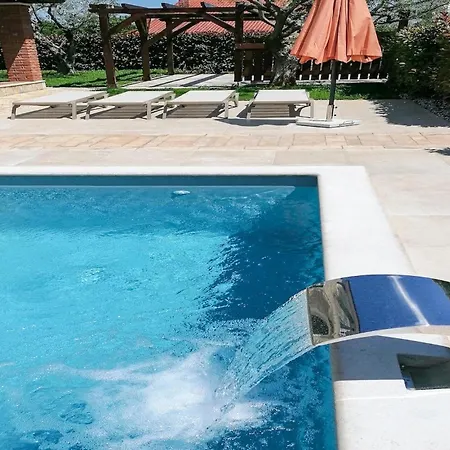 Nika Nyaraló Poreč